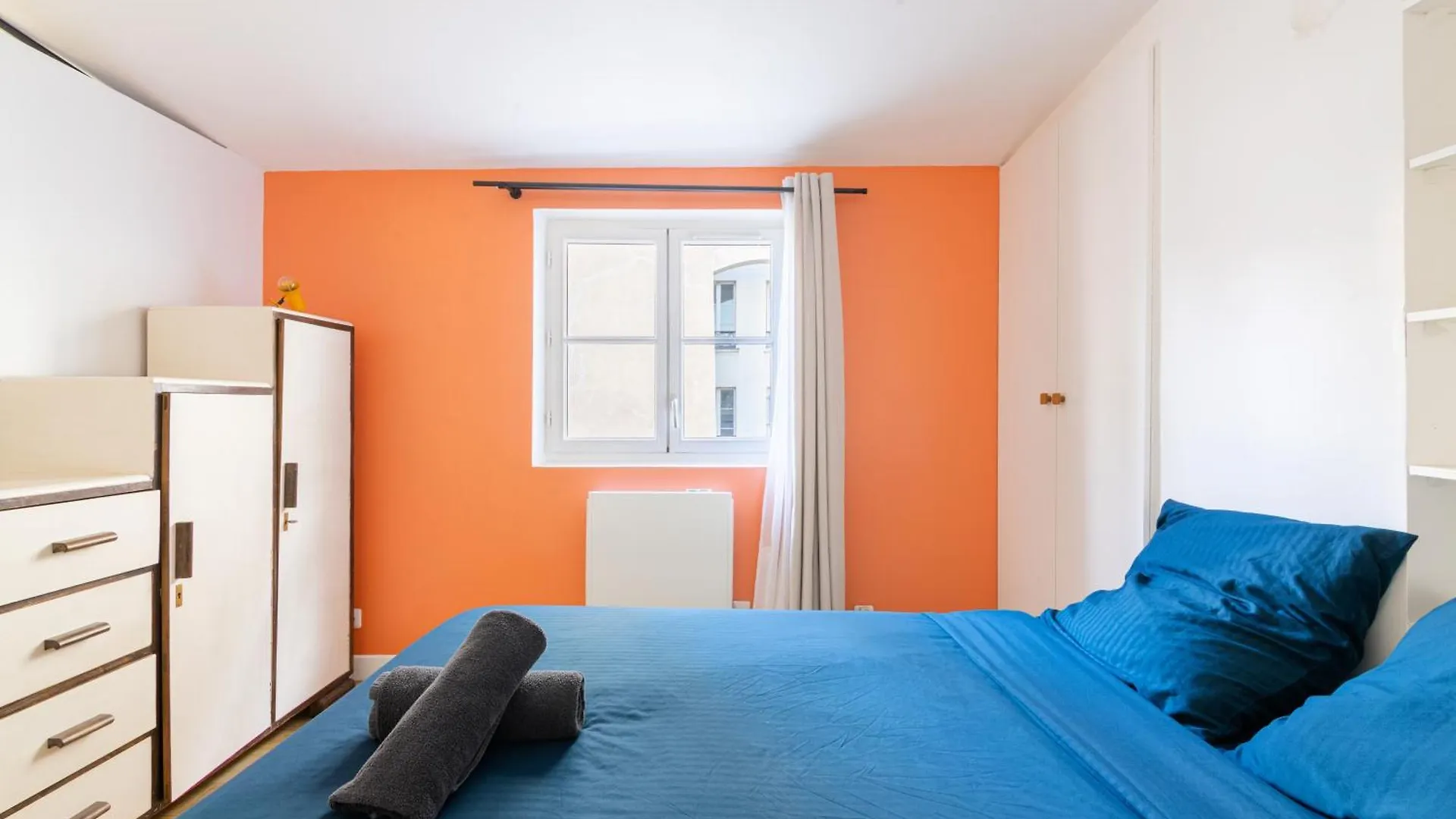 Luxurious 2 Bedroom Canal Saint Martin Saint Lazare Paris France