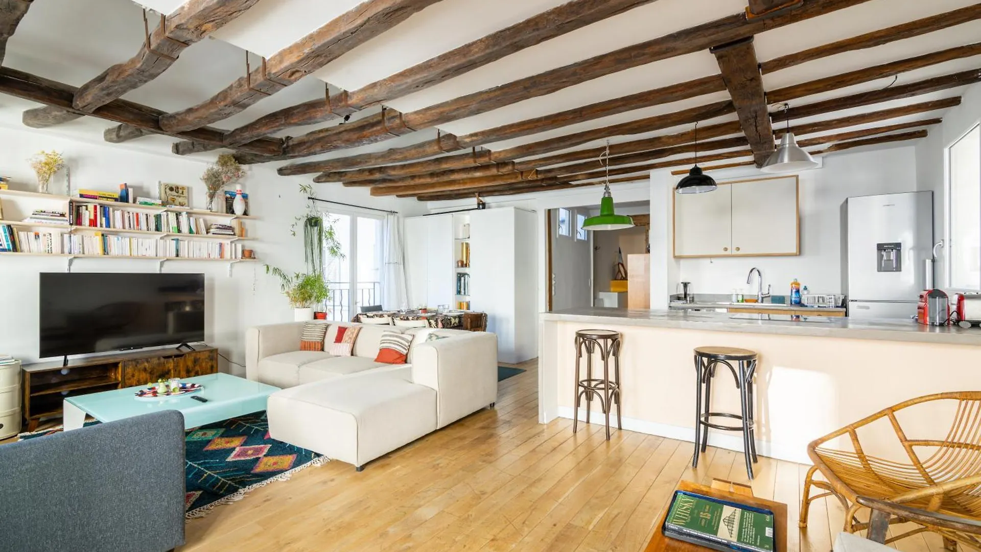 Luxurious 2 Bedroom Canal Saint Martin Saint Lazare Paris