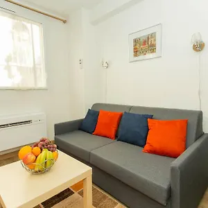 Champs Elysees & Arc De Triomphe - Cityapartmentstay Paris